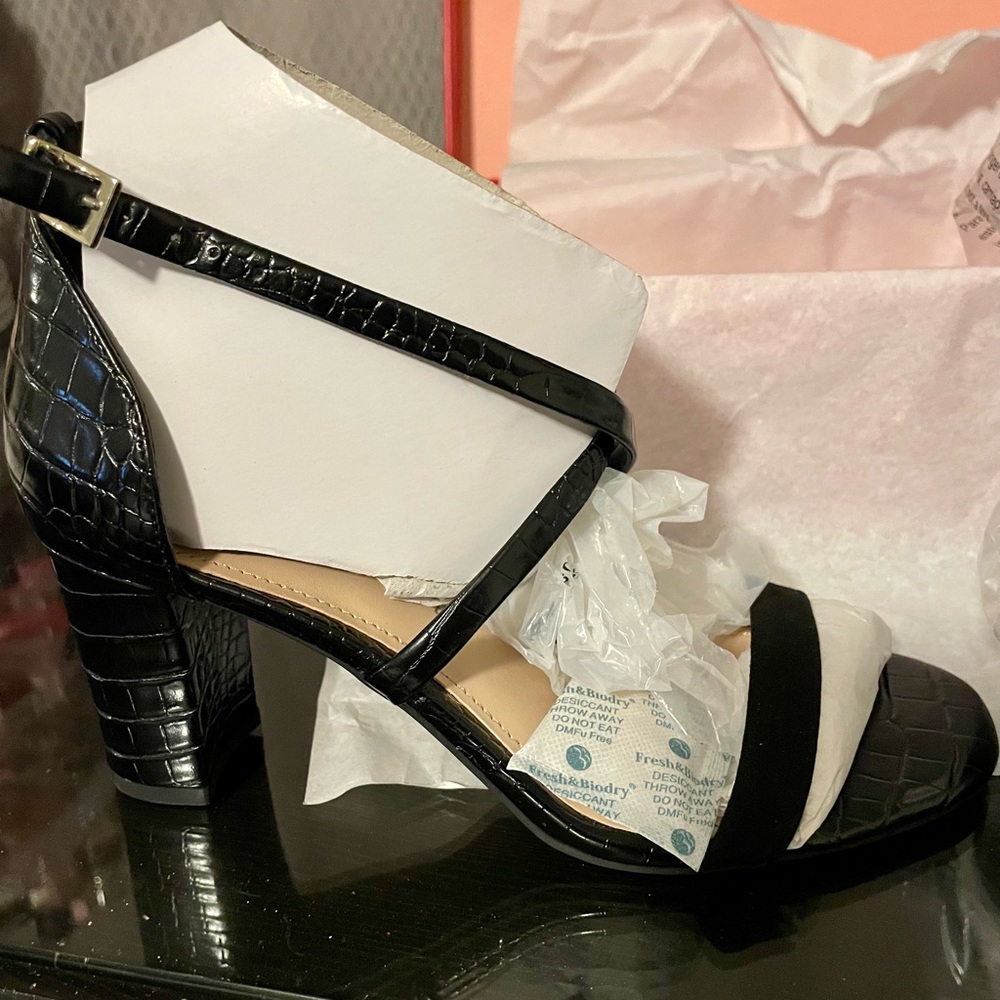 Black Patent Snake Print Strappy Sandals sz 6.5